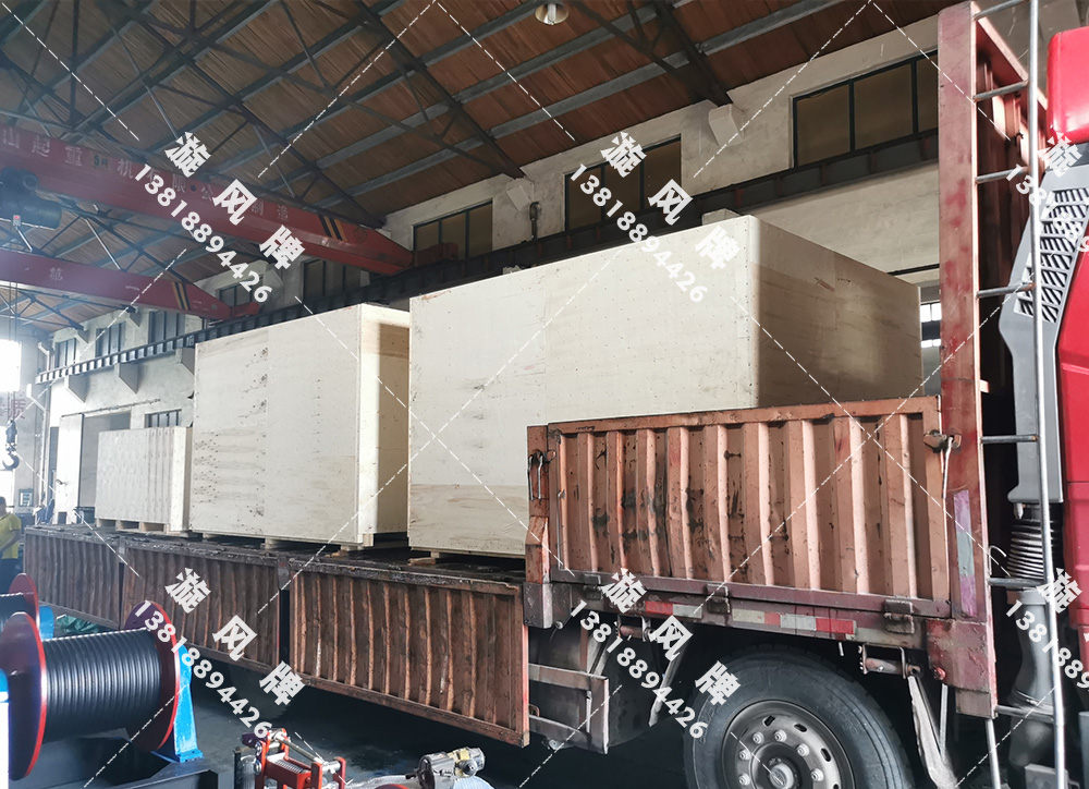 8臺(tái)5噸卷?yè)P(yáng)機(jī)出口打包裝車(chē)送往天津港